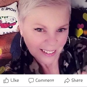 Meet your Posher, Debbie